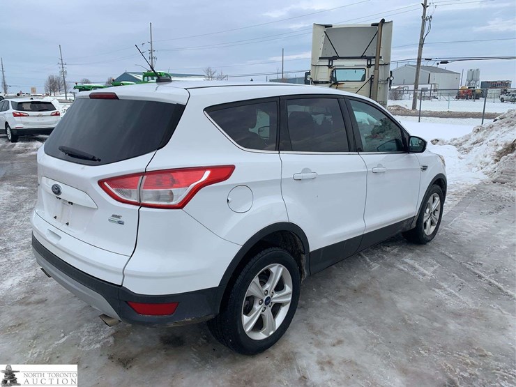 2015-ford-escape-se-image-3