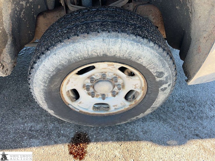 2015-chevrolet-silverado-2500hd-image-11