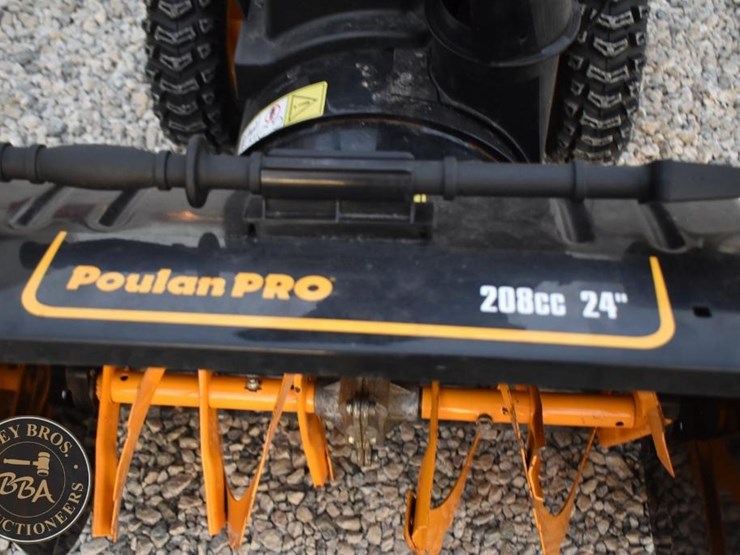 poulan-pro-24-inch-snow-blower-41331-image-10