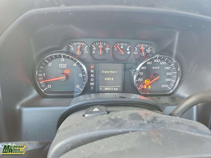 2015-chevrolet-silverado-2500hd-image-16