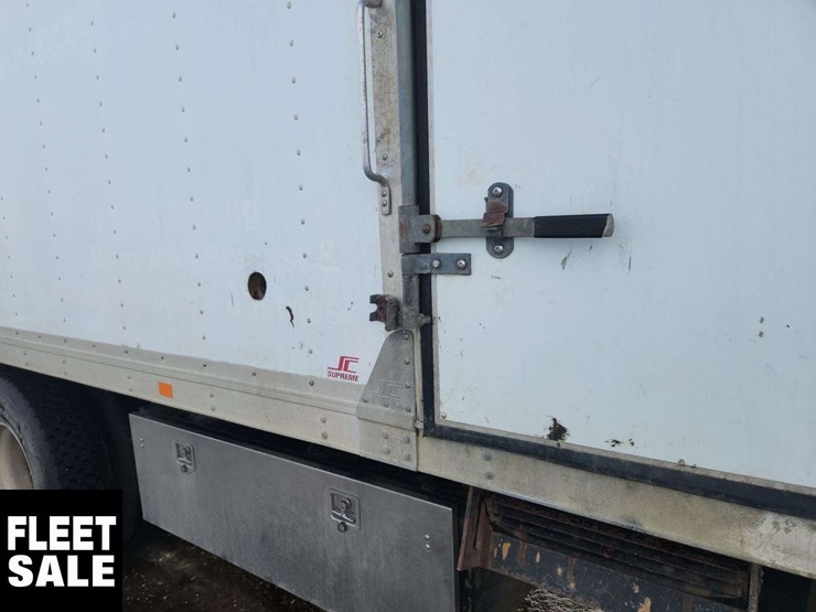 2011-peterbilt-348-image-32