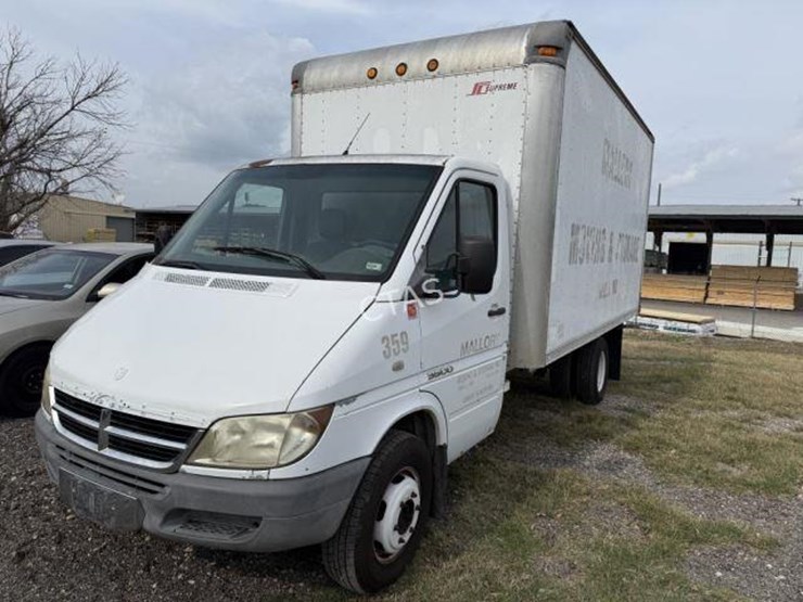 2005-dodge-3500-image-1
