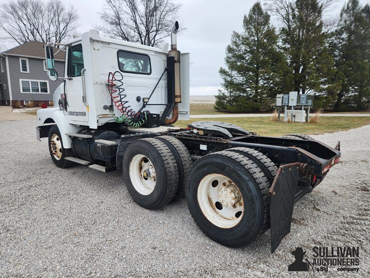 1995-white-wg64t-t/a-day-cab-truck-tractor-image-7