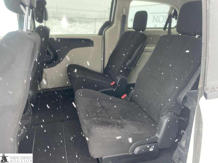 2011-dodge-grand-caravan-image-18