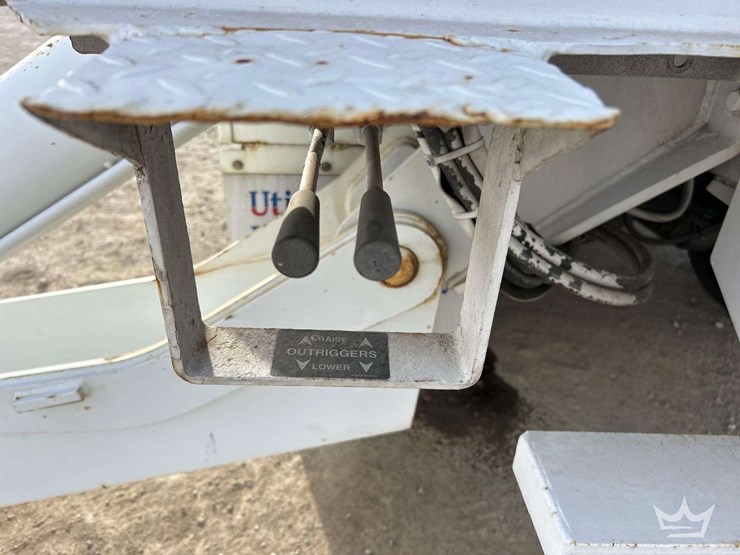 2007-international-derrick-digger-truck-image-27