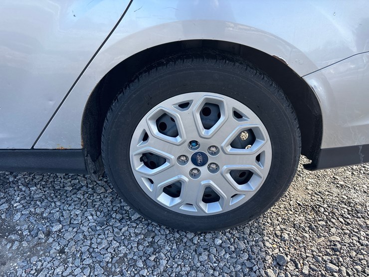 #1110-•-2012-ford-focus-passenger-car-image-20