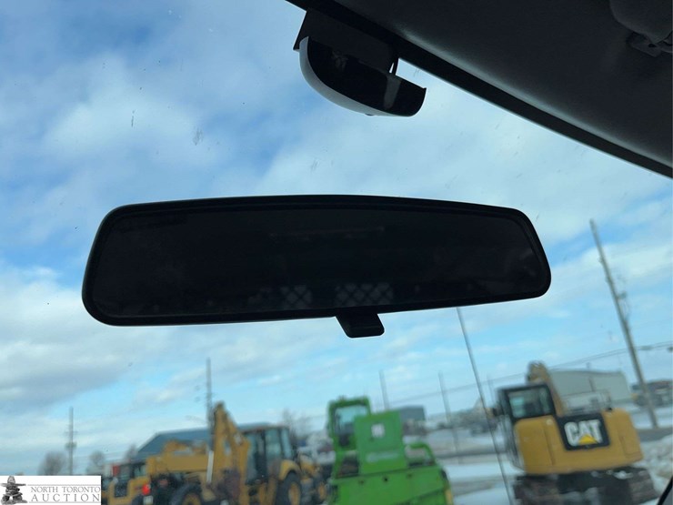 2013-ford-cargo-image-24