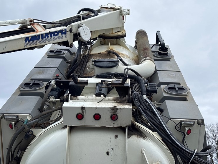 2009-international-7400-image-32