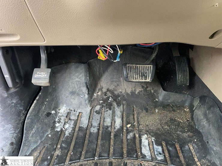 2012-hyundai-santa-fe-image-17