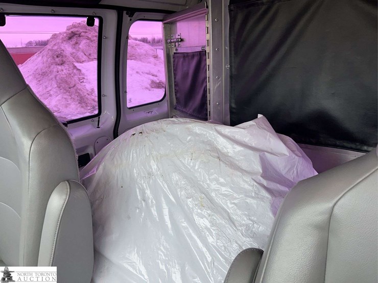 2014-ford-cargo-image-28