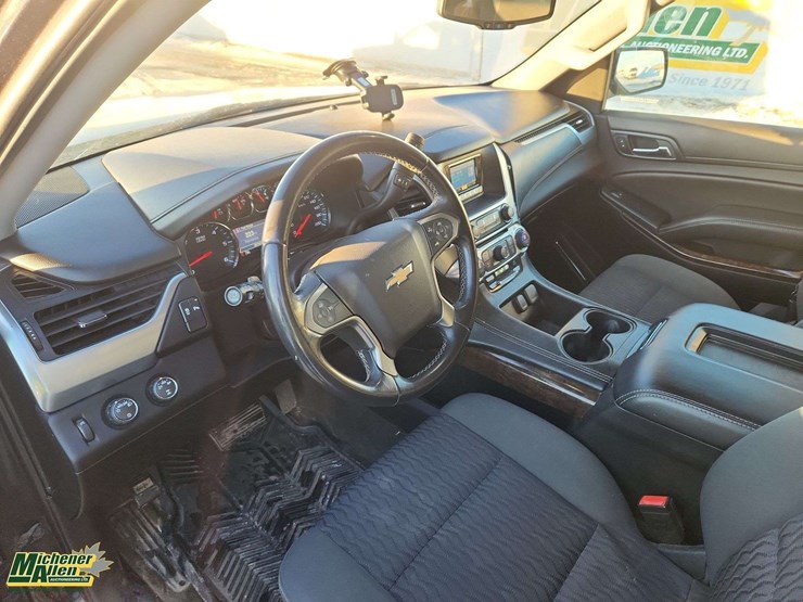 2015-chevrolet-suburban-image-15