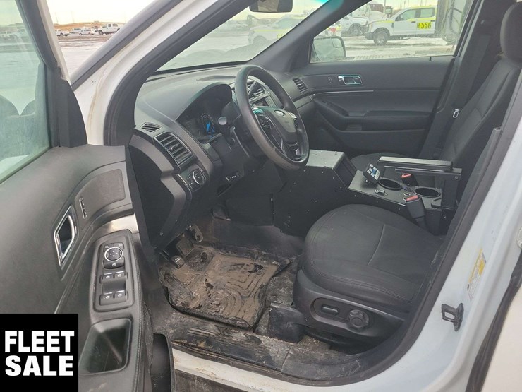 2016-ford-explorer-image-12