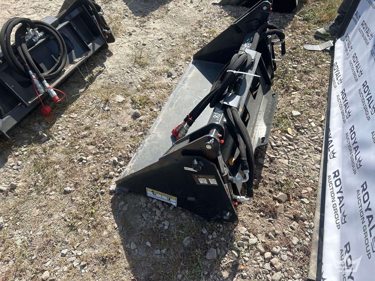 2025-wolverine-mcb-11-48w-48in-hydraulic-4-way-clamshell-bucket-skid-steer-attachment-image-2