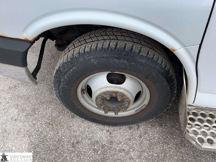 2016-chevrolet-express-g3500-image-10