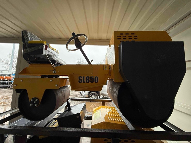 new-sd-lanch-co.-sl850-tandem-vibratory-roller-image-2