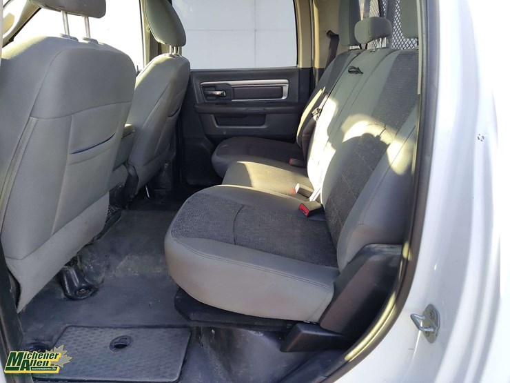 2015-dodge-3500-image-19