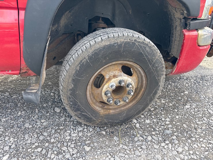 #1113-•-2004-gmc-sierra-pickup-truck-image-26