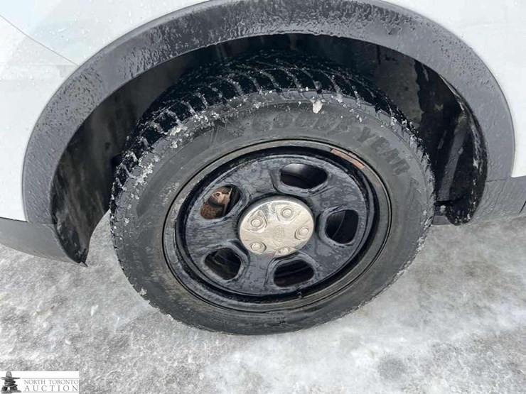 2017-ford-explorer-image-15