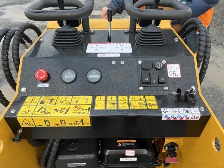 2025-agt-mx-mrt14-mini-compact-track-loader-image-11