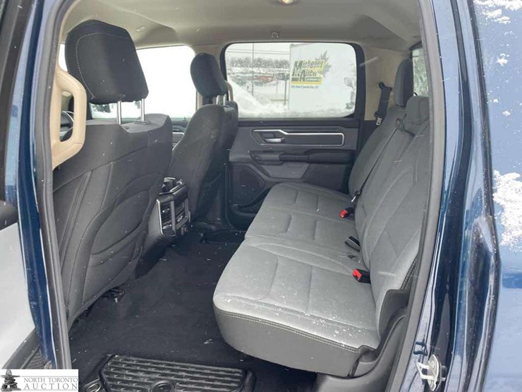 2019-ram-1500-big-horn-image-19