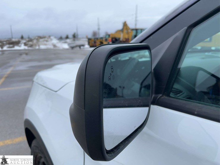 2019-ford-explorer-image-36