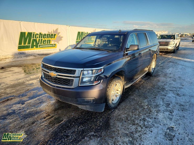 2015-chevrolet-suburban-image-1