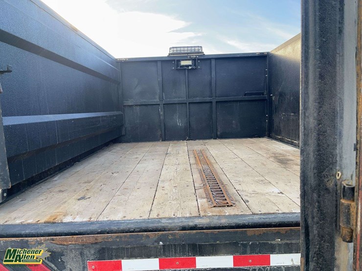 2015-chevrolet-silverado-3500hd-image-15