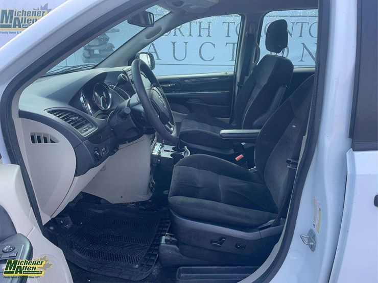 2020-dodge-grand-caravan-se-image-12