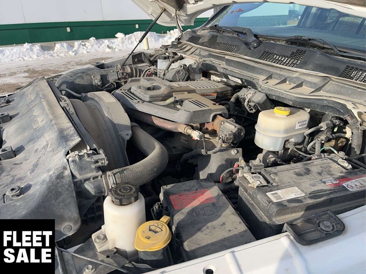 2015-dodge-3500-image-25