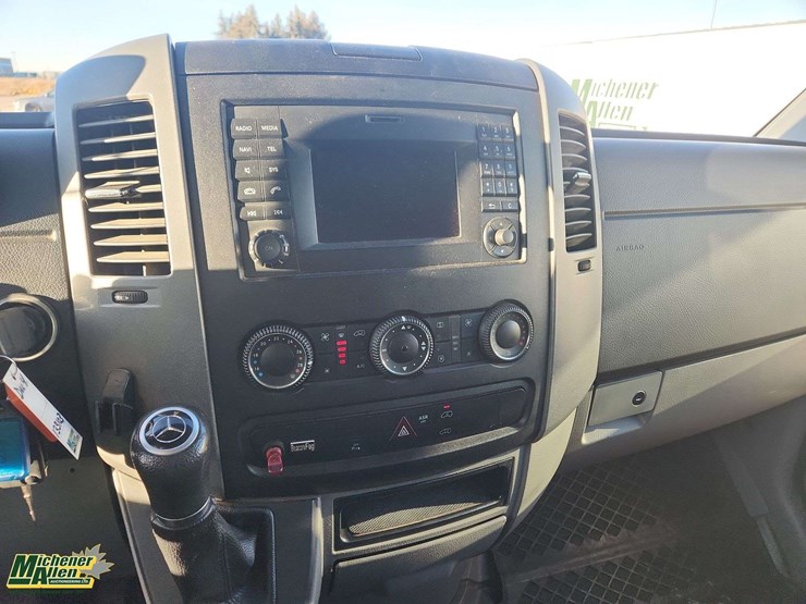 2015-mercedes-benz-sprinter-3500-image-9