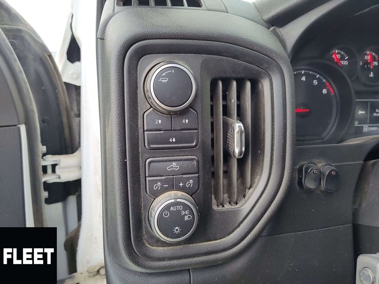 2020-chevrolet-silverado-2500hd-image-21