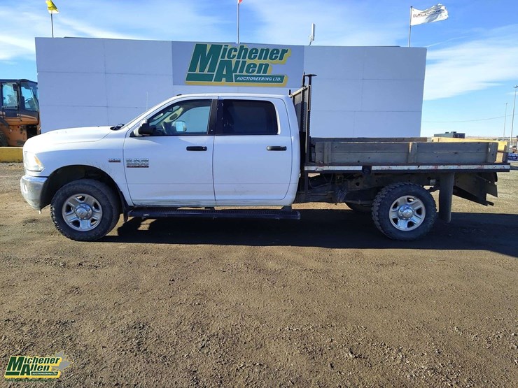 2015-dodge-3500-image-2