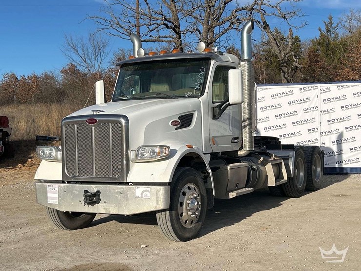 2017-peterbilt-567-image-1