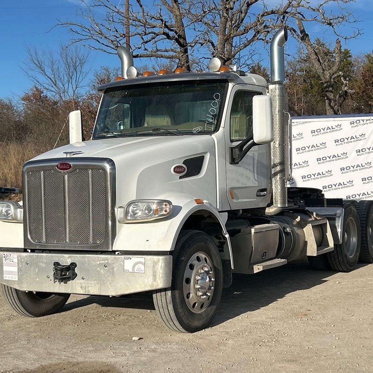 2017 PETERBILT 567