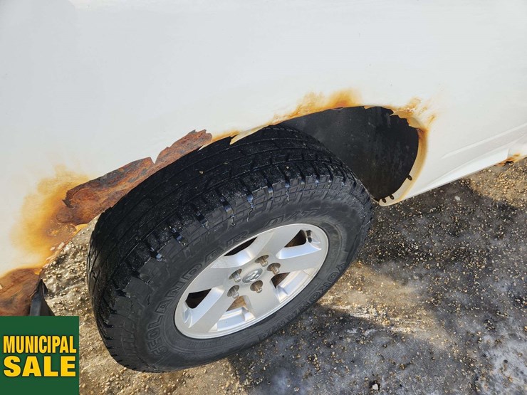 2011-dodge-1500-image-40