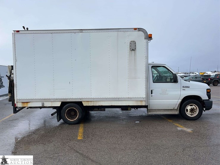 2013-ford-e350-image-8