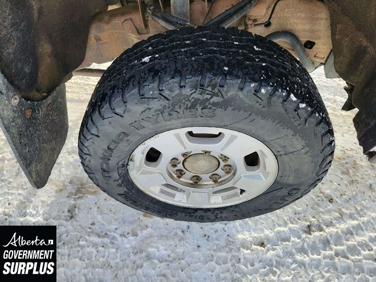 2016-chevrolet-silverado-2500hd-image-11