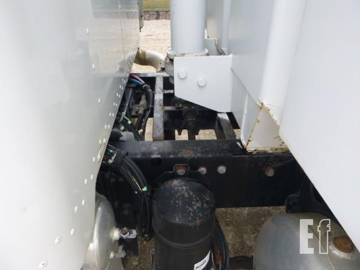 2000-peterbilt-330-image-30