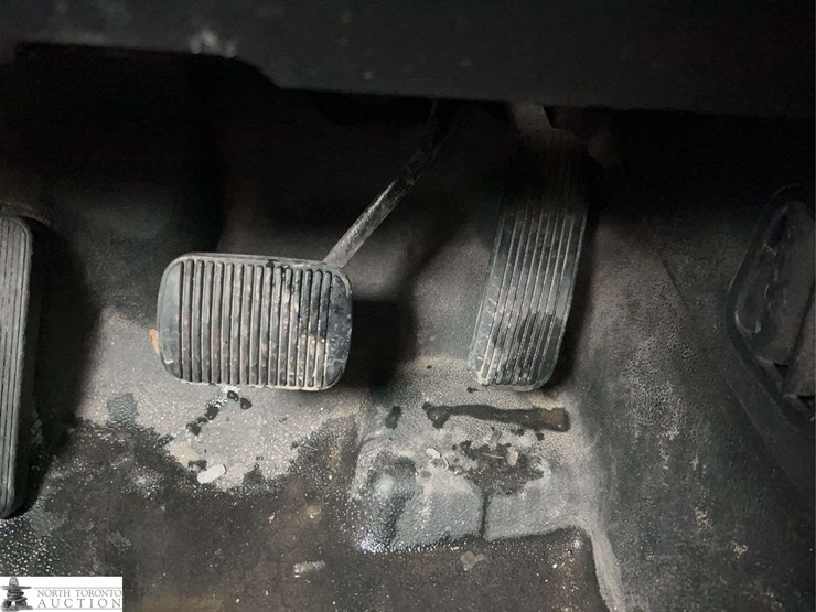 2018-ford-explorer-image-23