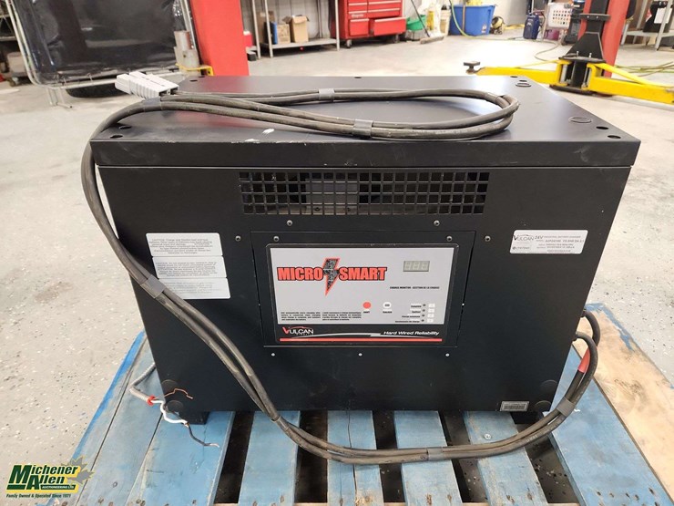 linde-electric-forklift-and-charger-non-operable-linde-wes40-02-4000-lbs-lbs-forklift-image-14