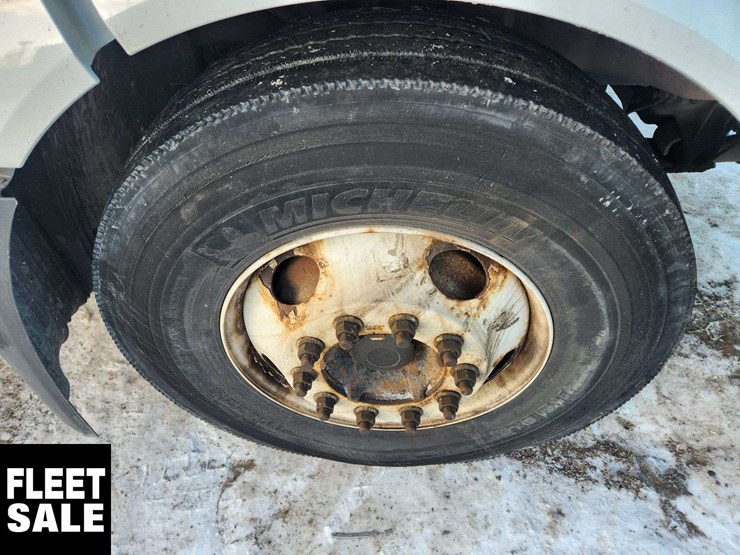 2015-volvo-vnl-t/a-day-cab-tractor-image-13