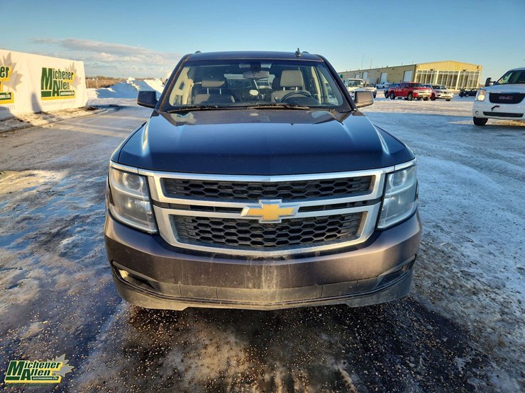 2015-chevrolet-suburban-image-9