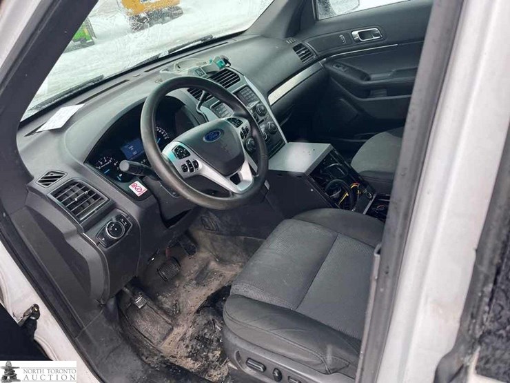 2014-ford-explorer-image-18