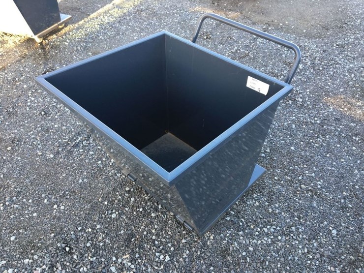 unused-2025-iranch-23in-x-26in-x-25in-dump-hopper-image-1