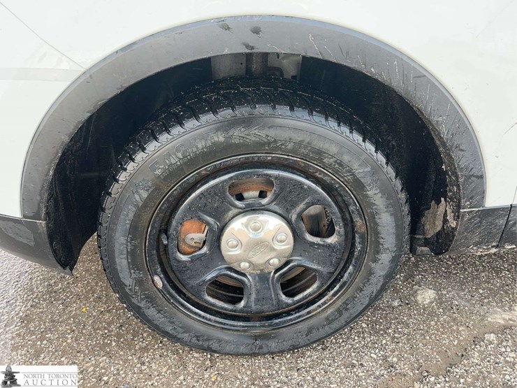 2017-ford-explorer-image-12