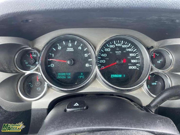 2011-chevrolet-k2500-image-23