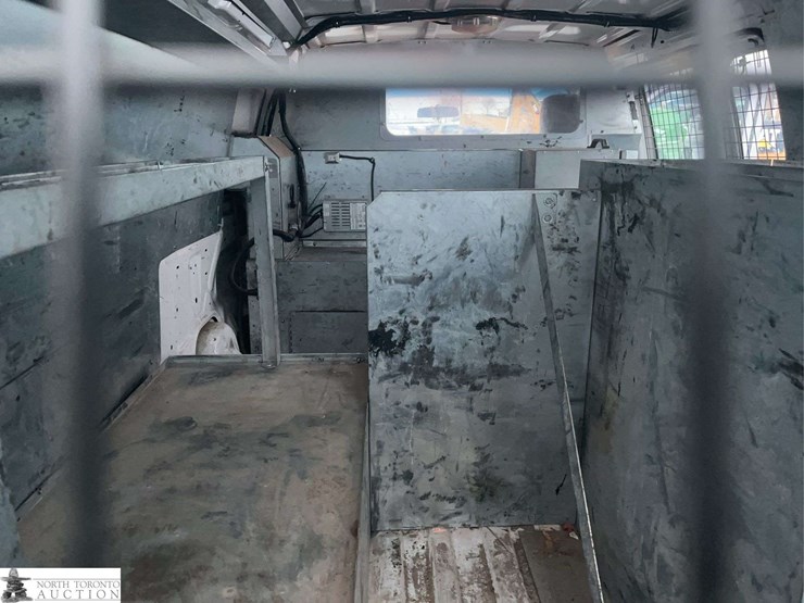 2011-ford-cargo-image-21