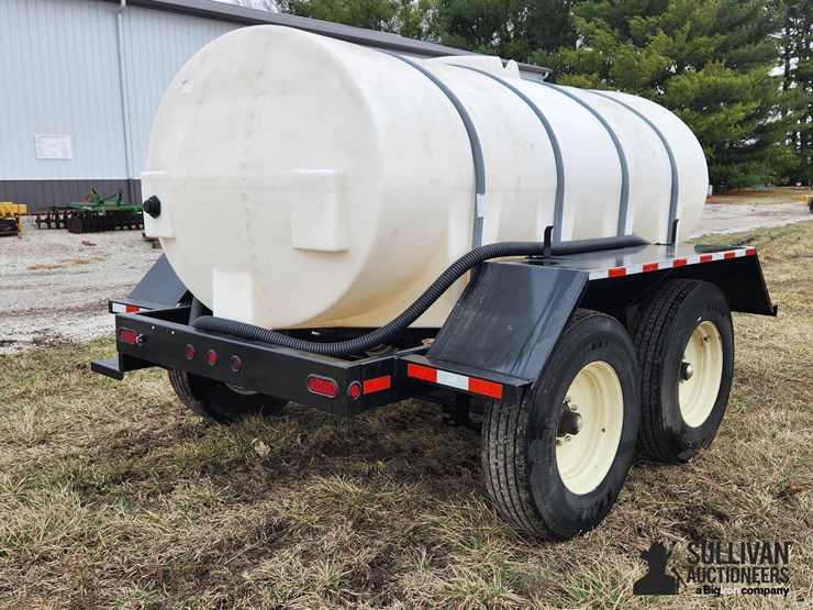 2017-behnke-1,600-gal-t/a-poly-nurse-tank-trailer-image-5