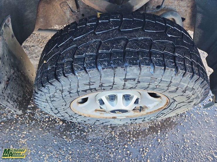 2015-chevrolet-silverado-2500hd-image-14