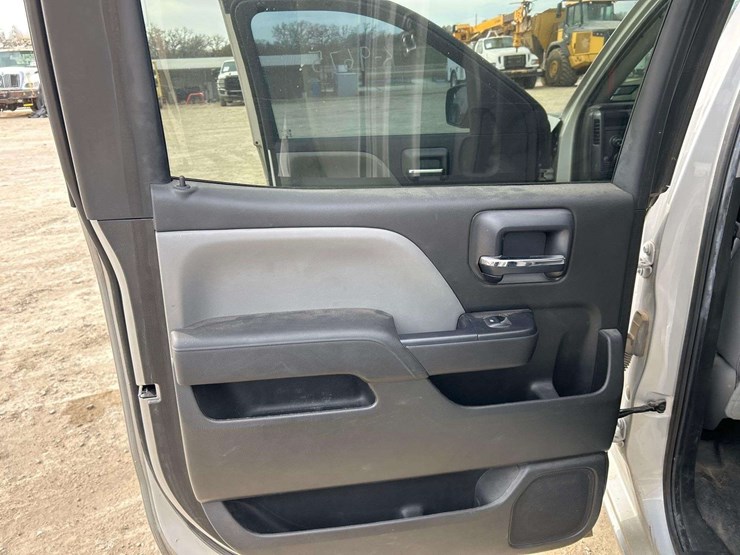 2018-chevrolet-silverado-1500-image-18